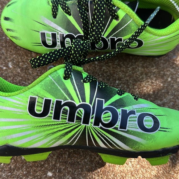UMBRO Unisex Kids Soccer Cleats Size 9K NWOT - Picture 3 of 6